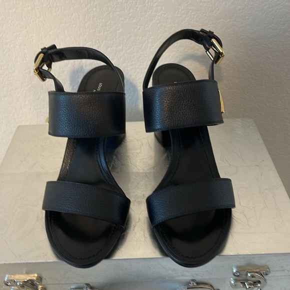 Louis Vuitton gorgeous Horizon Sandal noir goldtone hardware just incredible - Picture 2 of 14